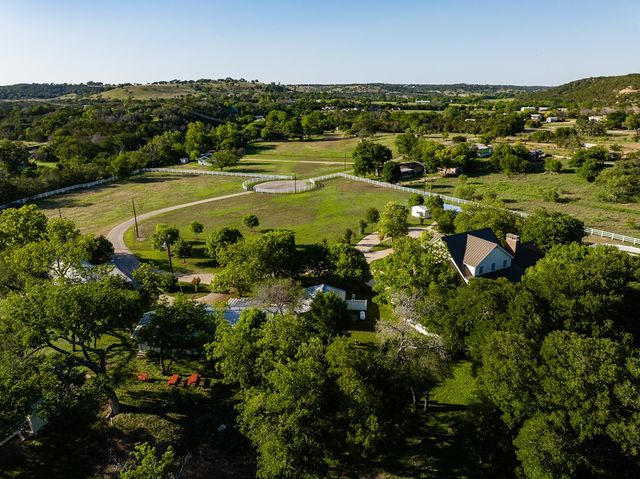 150 Dickey Rd, Ingram, TX 78024