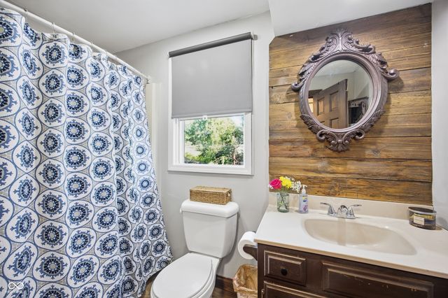1517 E 43rd Street, Anderson, IN 46013