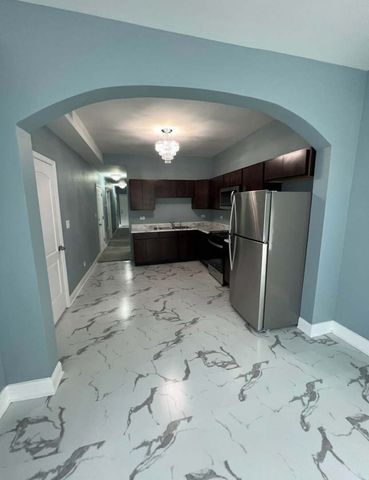 541 N Lawndale Avenue, Chicago, IL 60624