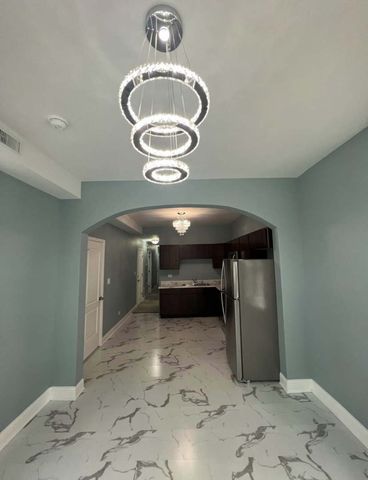 541 N Lawndale Avenue, Chicago, IL 60624