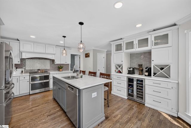 402 Eastcrest Drive, Simpsonville, SC 29681