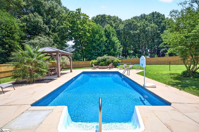 402 Eastcrest Drive, Simpsonville, SC 29681