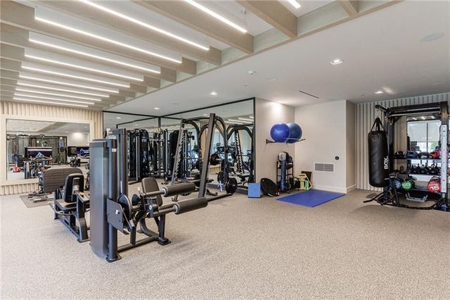 2425 Peachtree Road NE, Atlanta, GA 30305