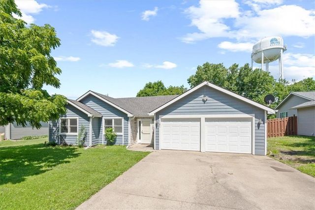 1181 S Delaware Street, Tonganoxie, KS 66086