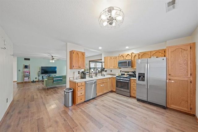 1181 S Delaware Street, Tonganoxie, KS 66086