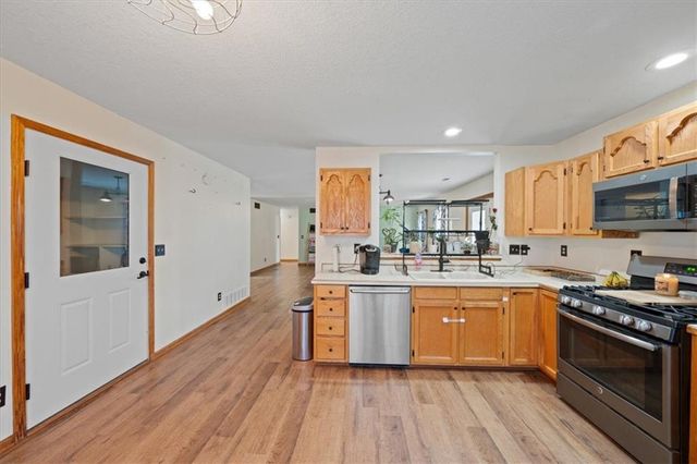 1181 S Delaware Street, Tonganoxie, KS 66086
