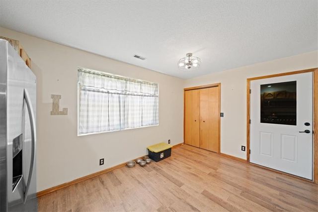 1181 S Delaware Street, Tonganoxie, KS 66086
