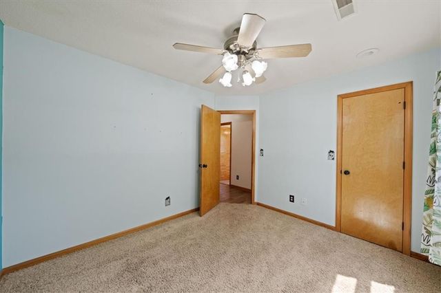 1181 S Delaware Street, Tonganoxie, KS 66086