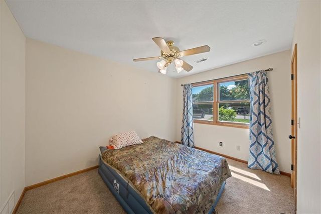 1181 S Delaware Street, Tonganoxie, KS 66086