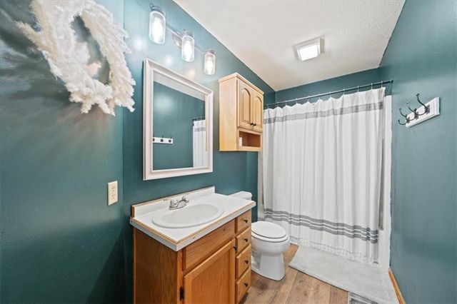 1181 S Delaware Street, Tonganoxie, KS 66086