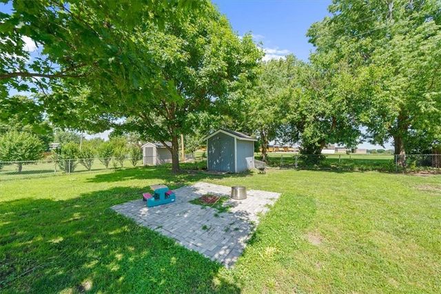 1181 S Delaware Street, Tonganoxie, KS 66086