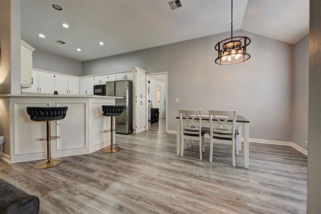 317 SE 6th Street, Moore, OK 73160