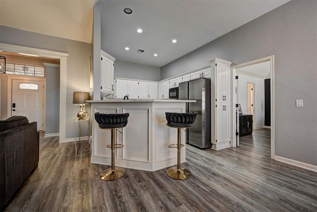 317 SE 6th Street, Moore, OK 73160
