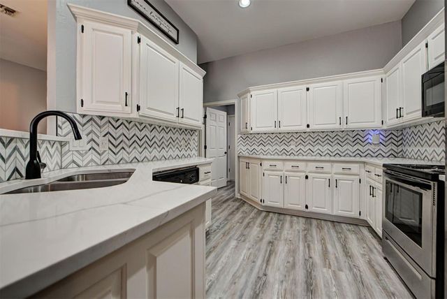 317 SE 6th Street, Moore, OK 73160
