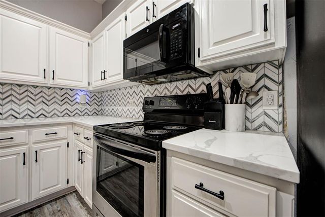 317 SE 6th Street, Moore, OK 73160