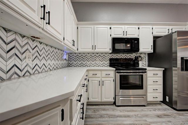 317 SE 6th Street, Moore, OK 73160
