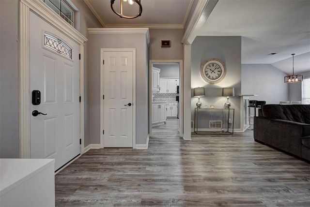 317 SE 6th Street, Moore, OK 73160