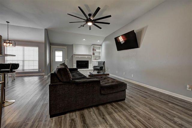 317 SE 6th Street, Moore, OK 73160
