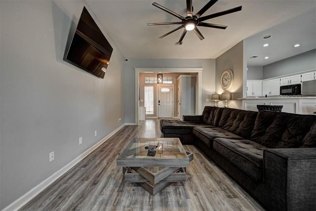 317 SE 6th Street, Moore, OK 73160