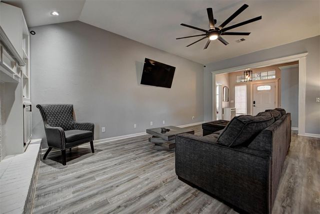 317 SE 6th Street, Moore, OK 73160