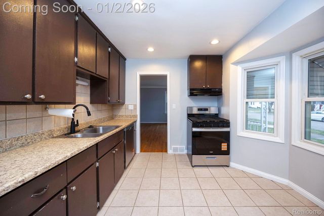 6731 Robinson Avenue, Allen Park, MI 48101