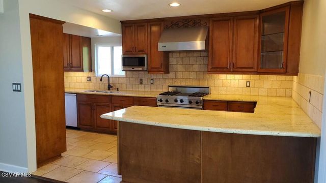 21800 Martinez Street, Woodland Hills, CA 91364