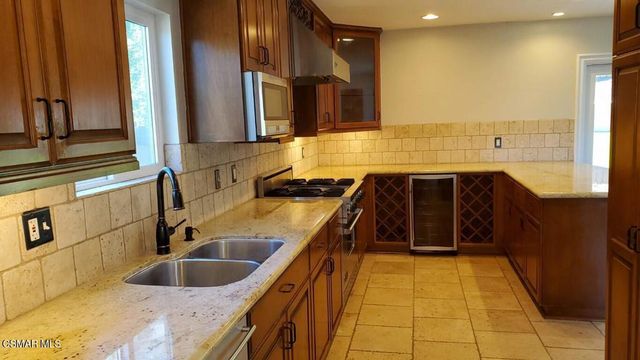 21800 Martinez Street, Woodland Hills, CA 91364