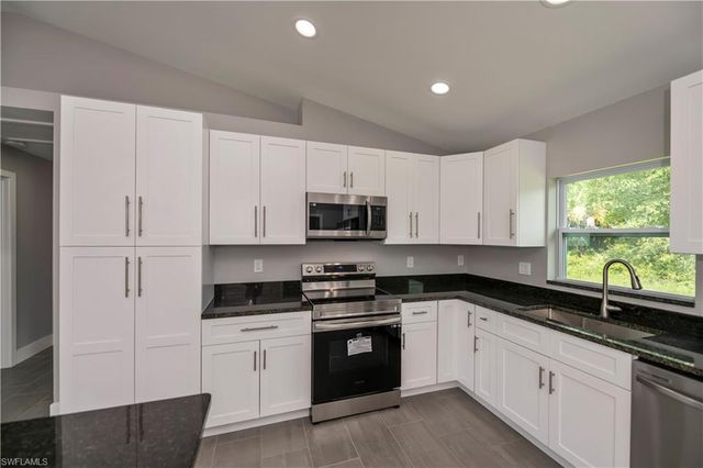 6073 Kumquat CIR, Labelle, FL 33935