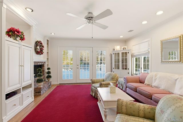 55 Titus Lane, Cold Spring Harbor, NY 11724