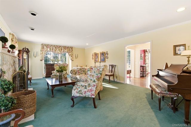 55 Titus Lane, Cold Spring Harbor, NY 11724