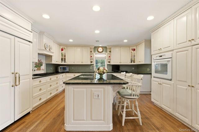 55 Titus Lane, Cold Spring Harbor, NY 11724