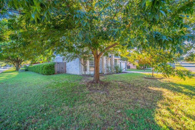 1240 Trinity Drive, Benbrook, TX 76126