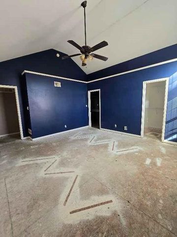 4000 Cades Cove, Leavenworth, KS 66048