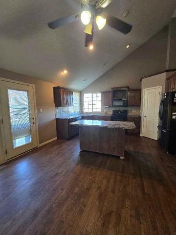 4000 Cades Cove, Leavenworth, KS 66048