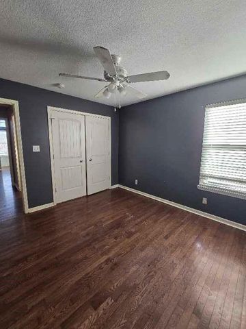 4000 Cades Cove, Leavenworth, KS 66048