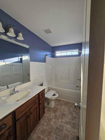 4000 Cades Cove, Leavenworth, KS 66048