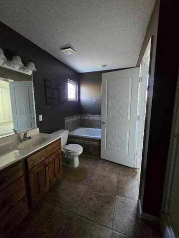 4000 Cades Cove, Leavenworth, KS 66048