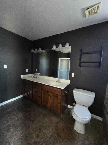 4000 Cades Cove, Leavenworth, KS 66048