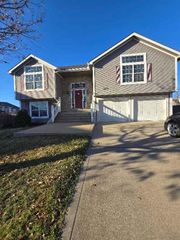 4000 Cades Cove, Leavenworth, KS 66048