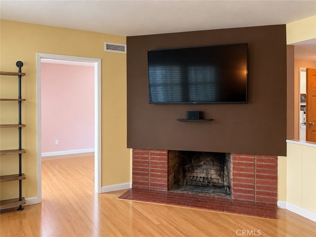 10709 S 8th Avenue, Inglewood, CA 90303 — photo 3