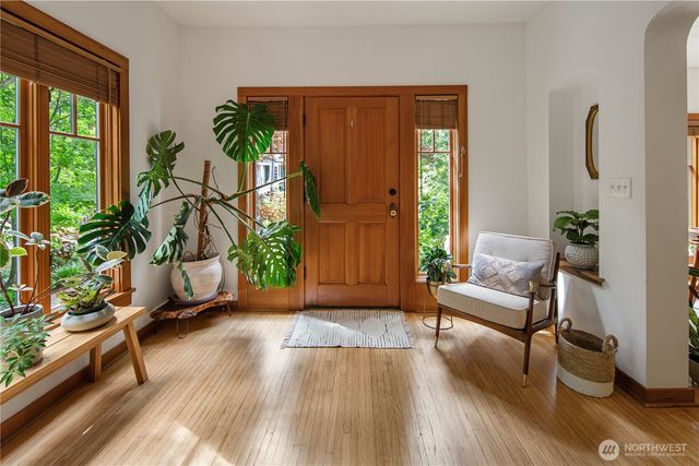 164 McGraw Street, Seattle, WA 98109