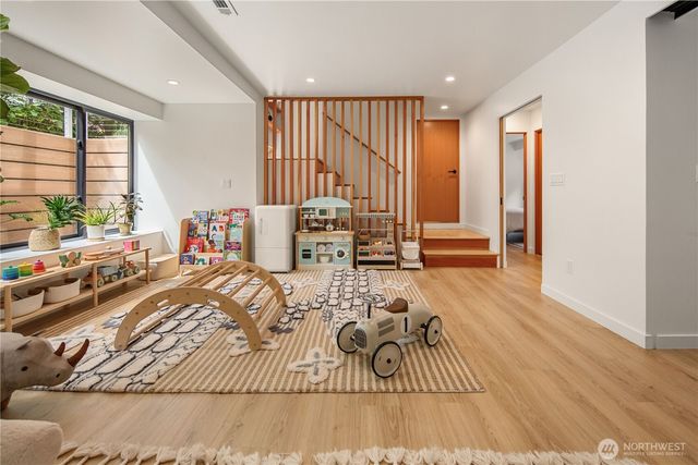164 McGraw Street, Seattle, WA 98109