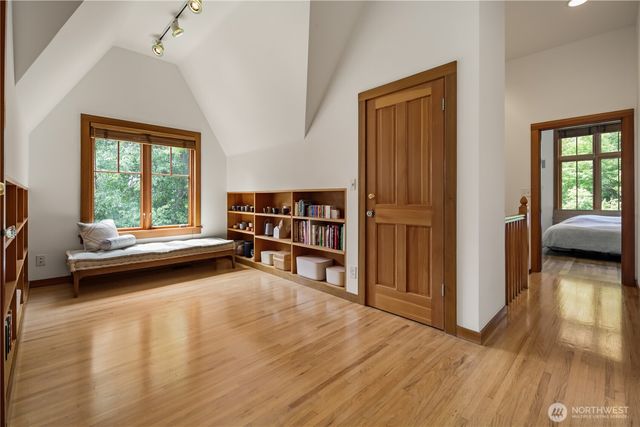 164 McGraw Street, Seattle, WA 98109