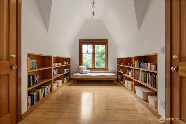 164 McGraw Street, Seattle, WA 98109