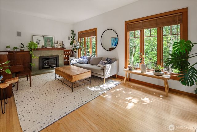 164 McGraw Street, Seattle, WA 98109
