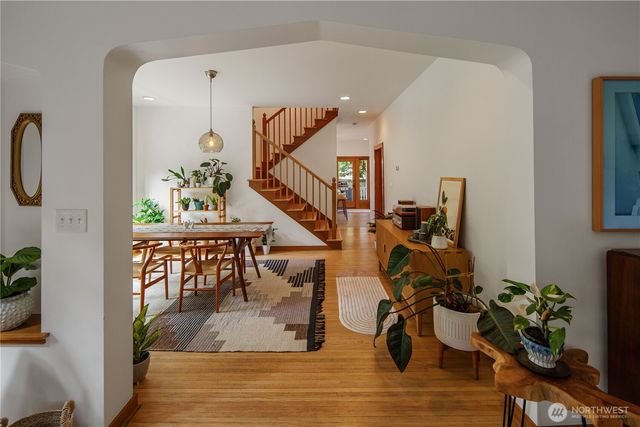 164 McGraw Street, Seattle, WA 98109