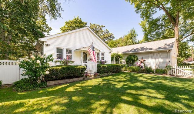 1786 Point Street, Commerce Charter Township, MI 48382