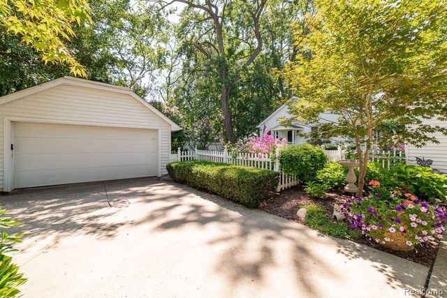 1786 Point Street, Commerce Charter Township, MI 48382