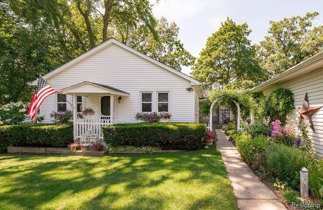 1786 Point Street, Commerce Charter Township, MI 48382