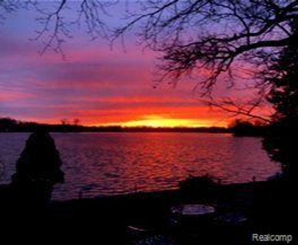 1786 Point Street, Commerce Charter Township, MI 48382